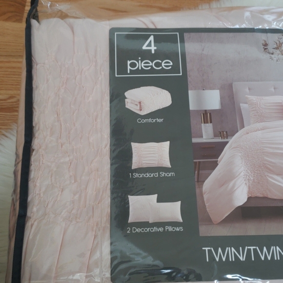 - Hallmart Collectibles

Amalina 4-Pc. Comfor - Picture 8 of 12